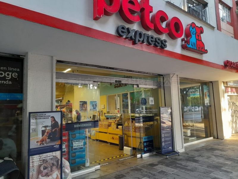 Petco ペットショップは emeno 盗難防止装置を設置しています